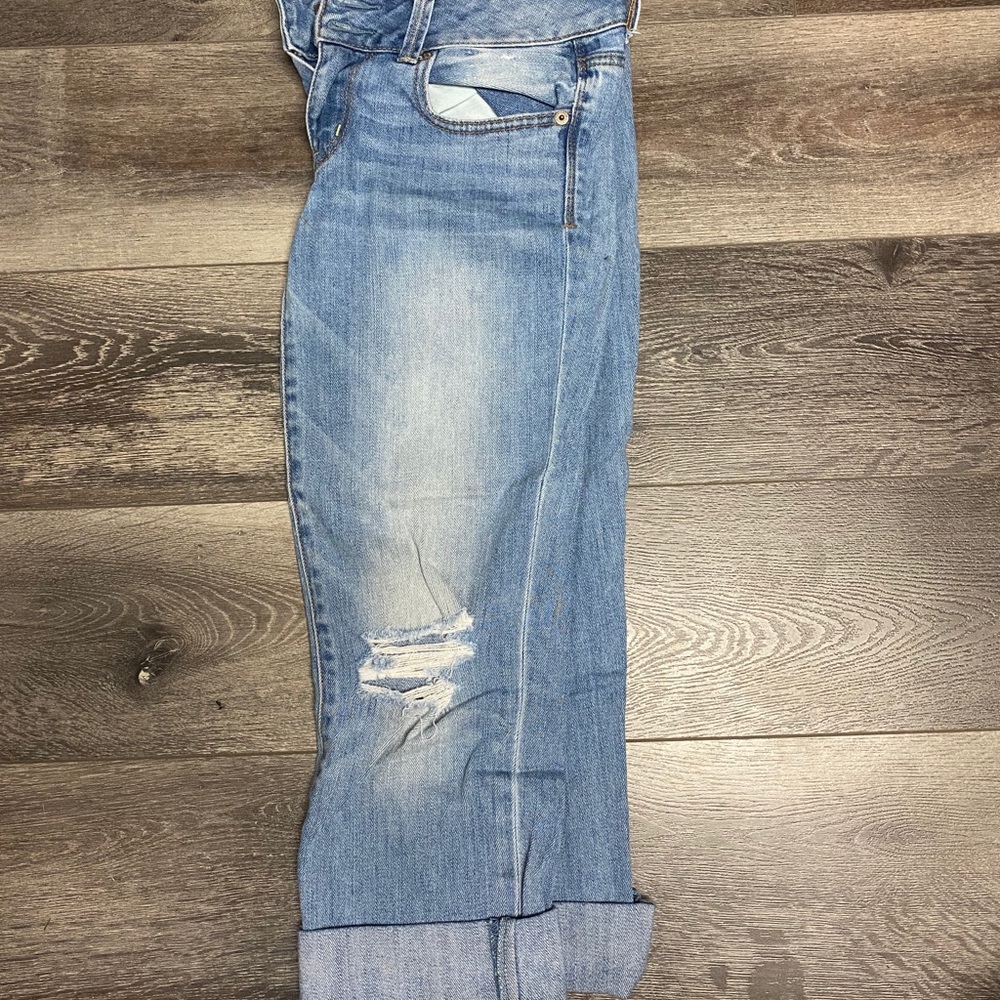 Artist Crop American Eagle Capri Jeans
